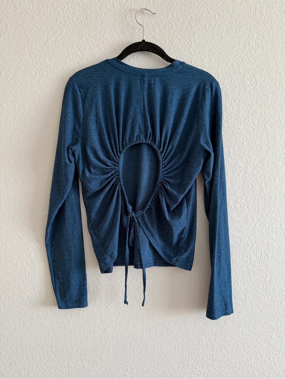 Beyond Yoga Featherweight inner circle blue long sleeve top size Large